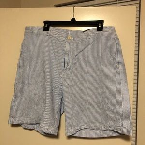 Vineyard Vines sear sucker shorts